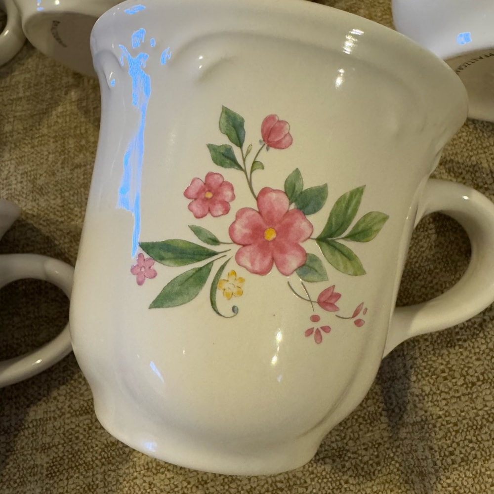Meadow Lane
by PFALTZGRAFF
8 piece Cups/Mugs
Excellent condition